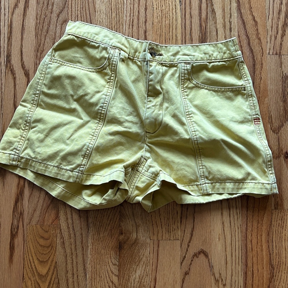 UO yellow 5” shorts